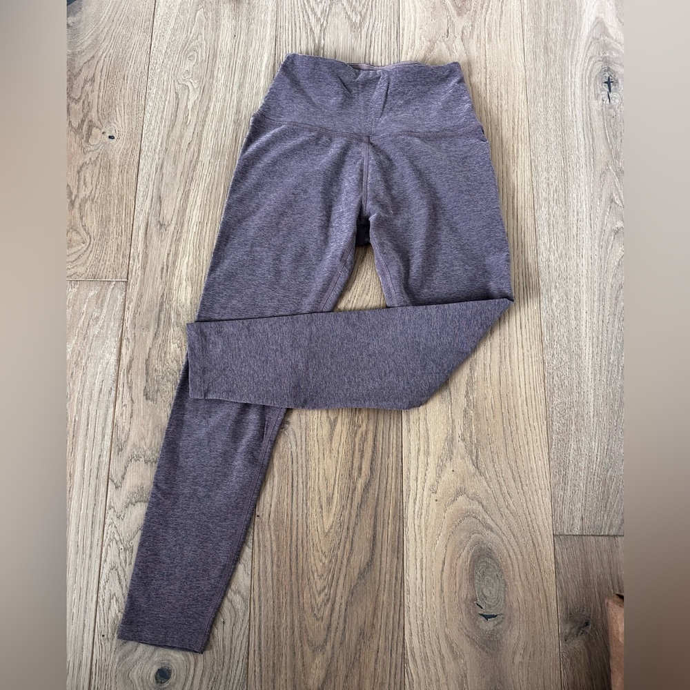 Beyond Yoga Purple Leggings with Wide Waistband and Stretch Fabric